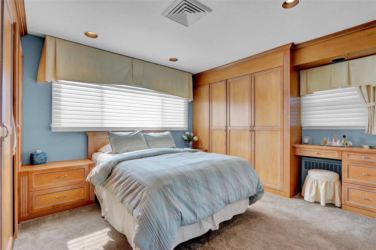 1045 Stuart Place