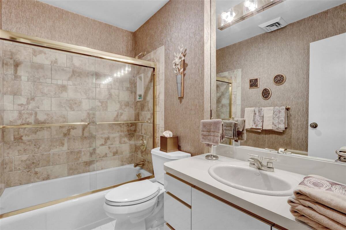 1045 Stuart Place