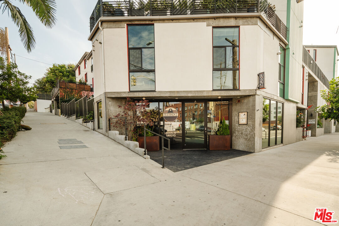 654 N Virgil Ave Unit: 304