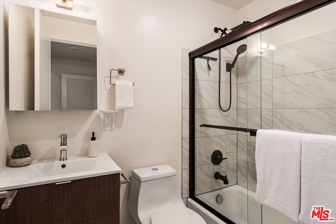 654 N Virgil Ave Unit: 311