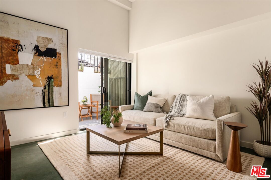 654 N Virgil Ave Unit: 311