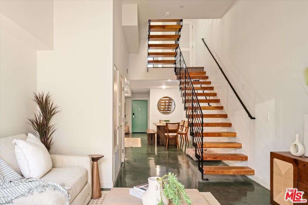 654 N Virgil Ave Unit: 311