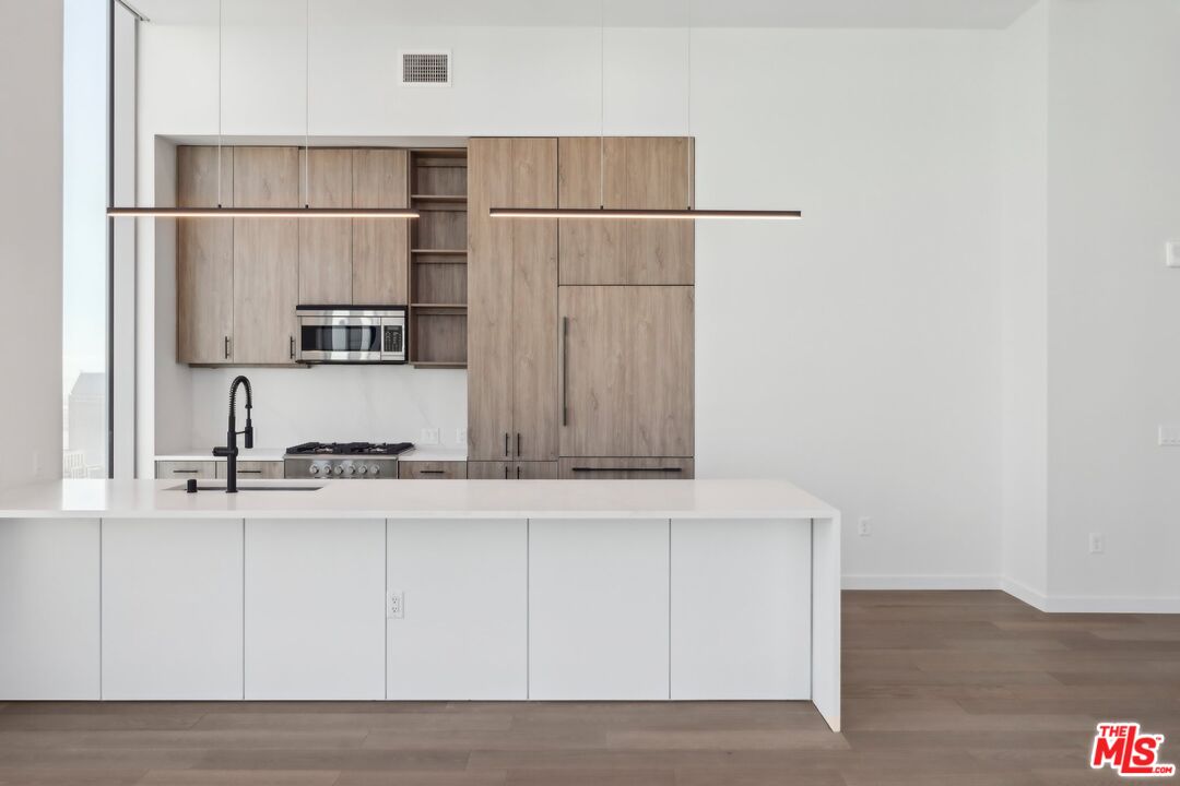 800 Broadway Unit: PH 2