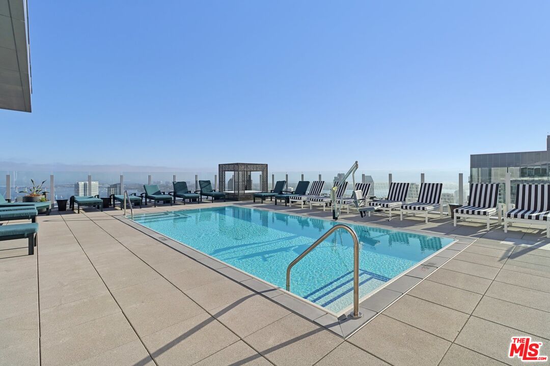 800 Broadway Unit: PH 2