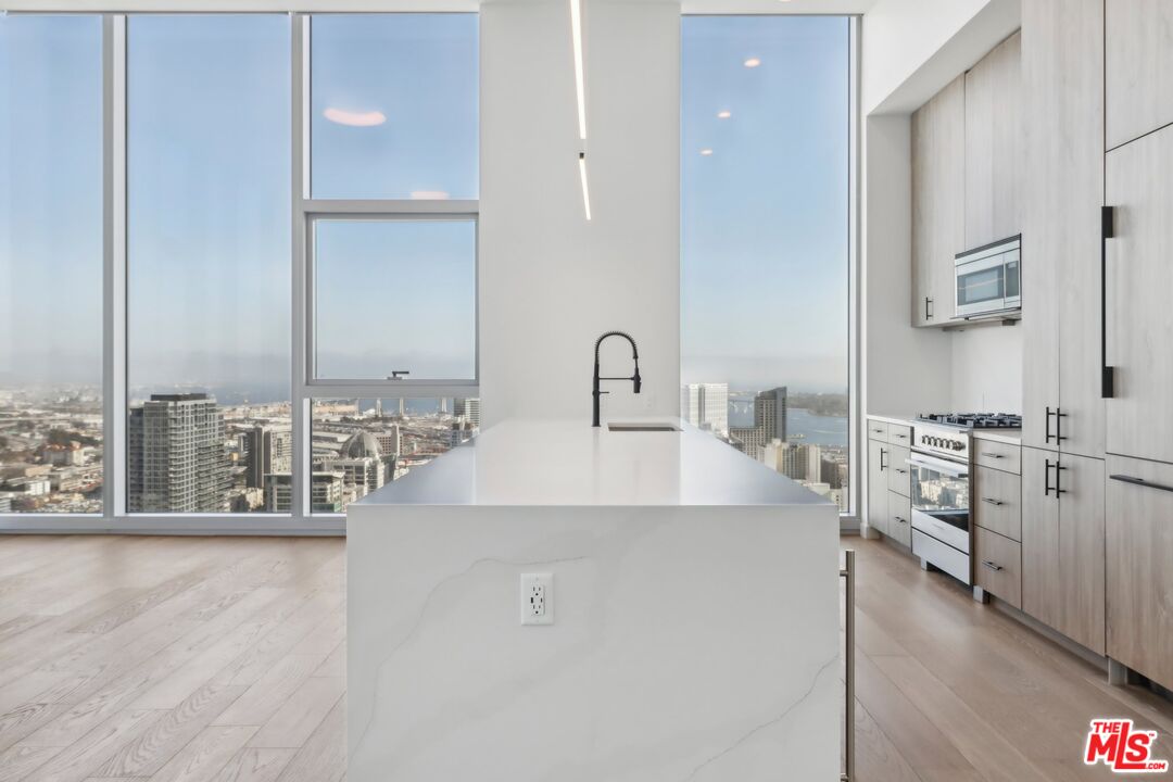 800 Broadway Unit: PH 2