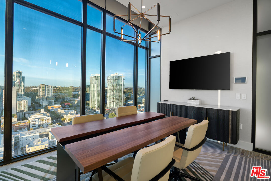 675 Ninth Ave Unit: 2102