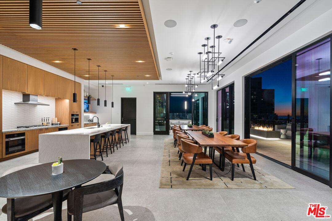 675 Ninth Ave Unit: 2102