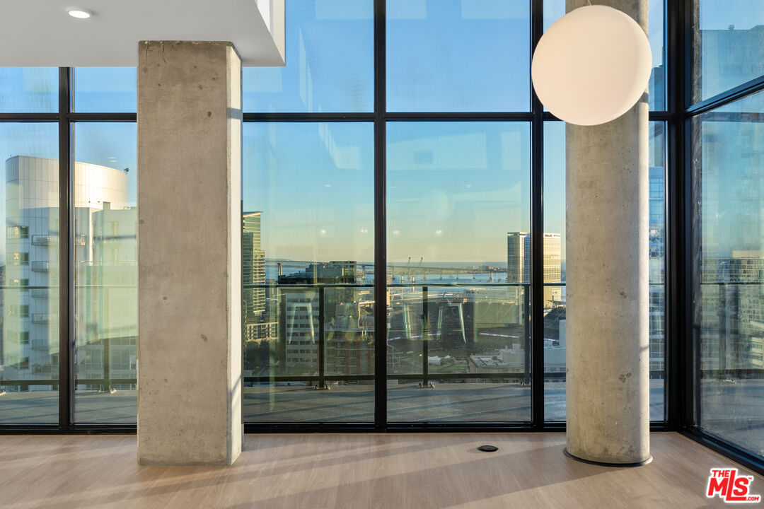 675 Ninth Ave Unit: 2102