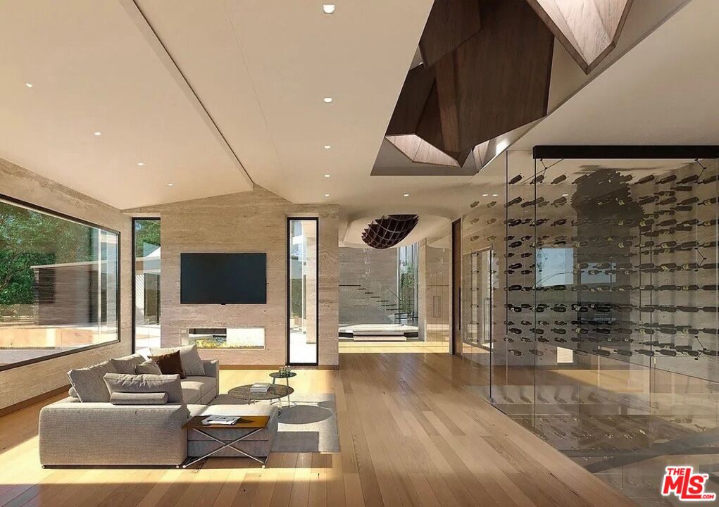 3025 Benedict Canyon Dr