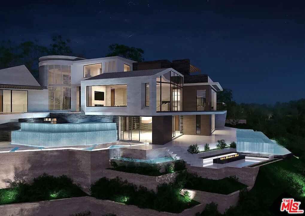 3025 Benedict Canyon Dr