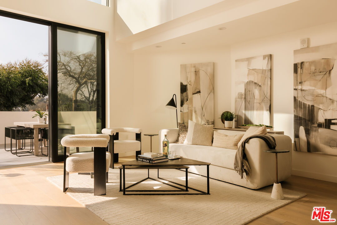 2919 Waverly Unit: 101