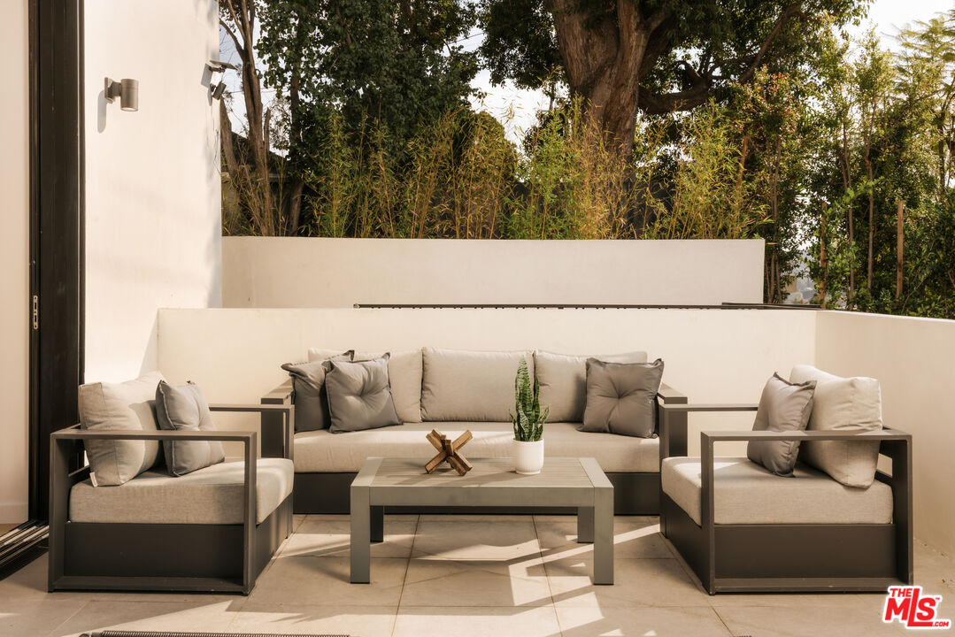 2919 Waverly Unit: 101