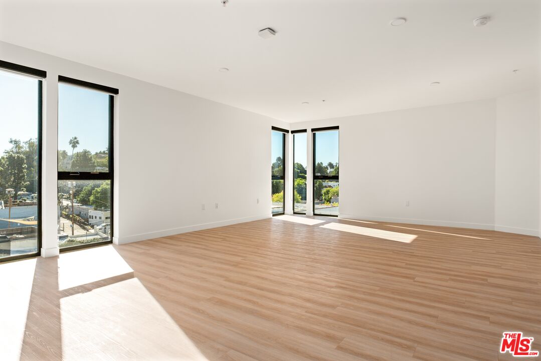 3004 W Sunset Blvd Unit: 519