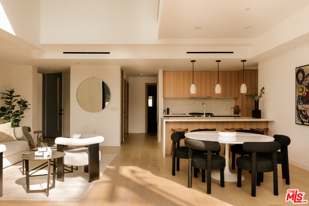 2919 Waverly Unit: 101