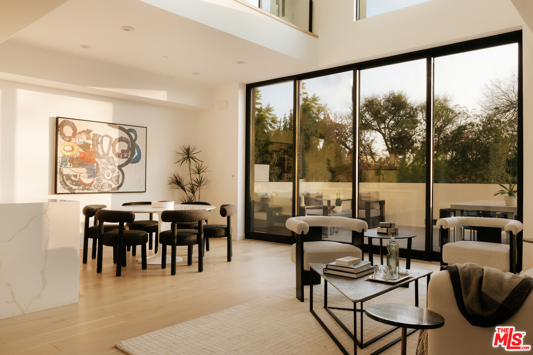 2919 Waverly Unit: 101