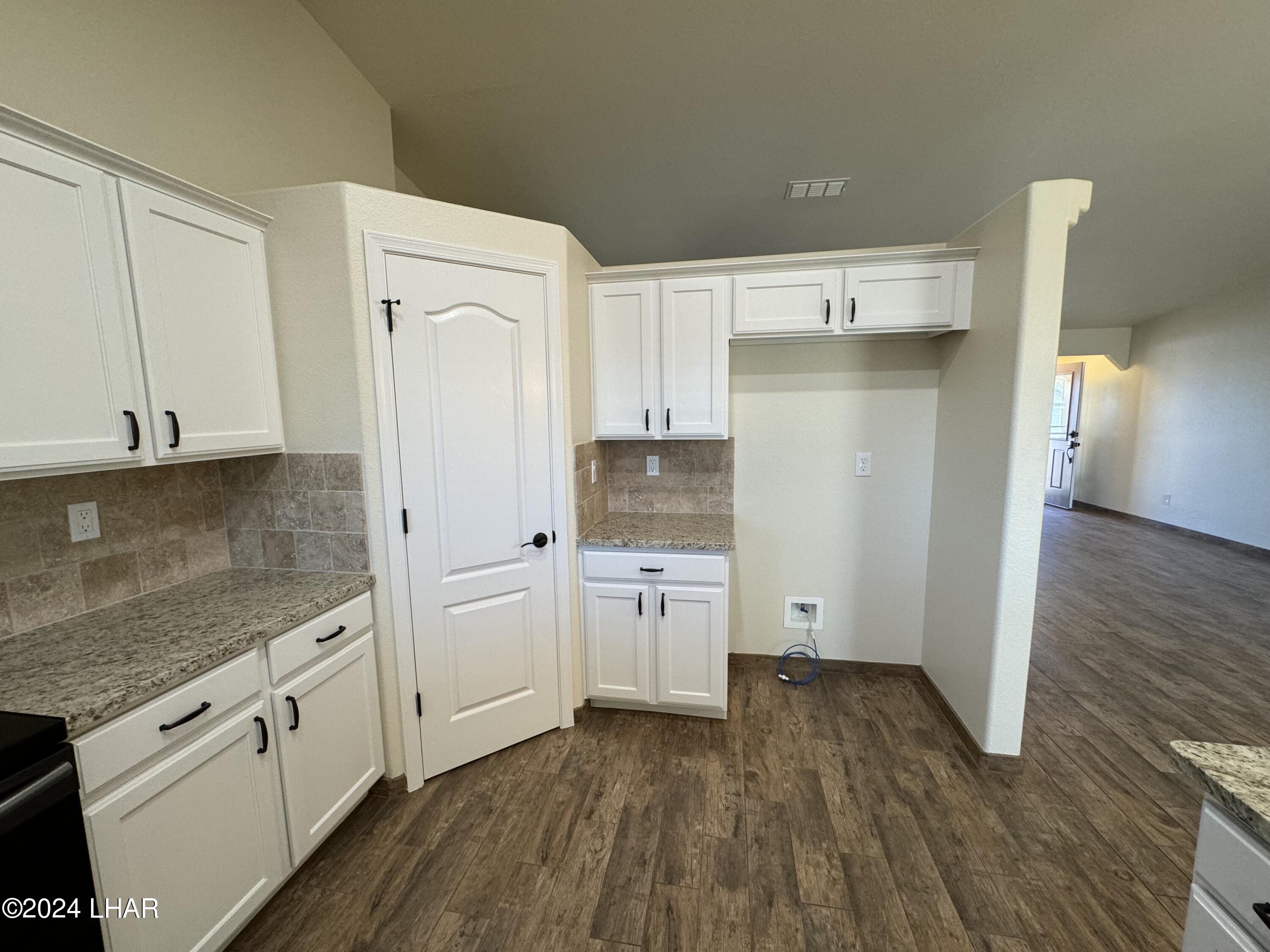 2816 Hidden Valley Dr