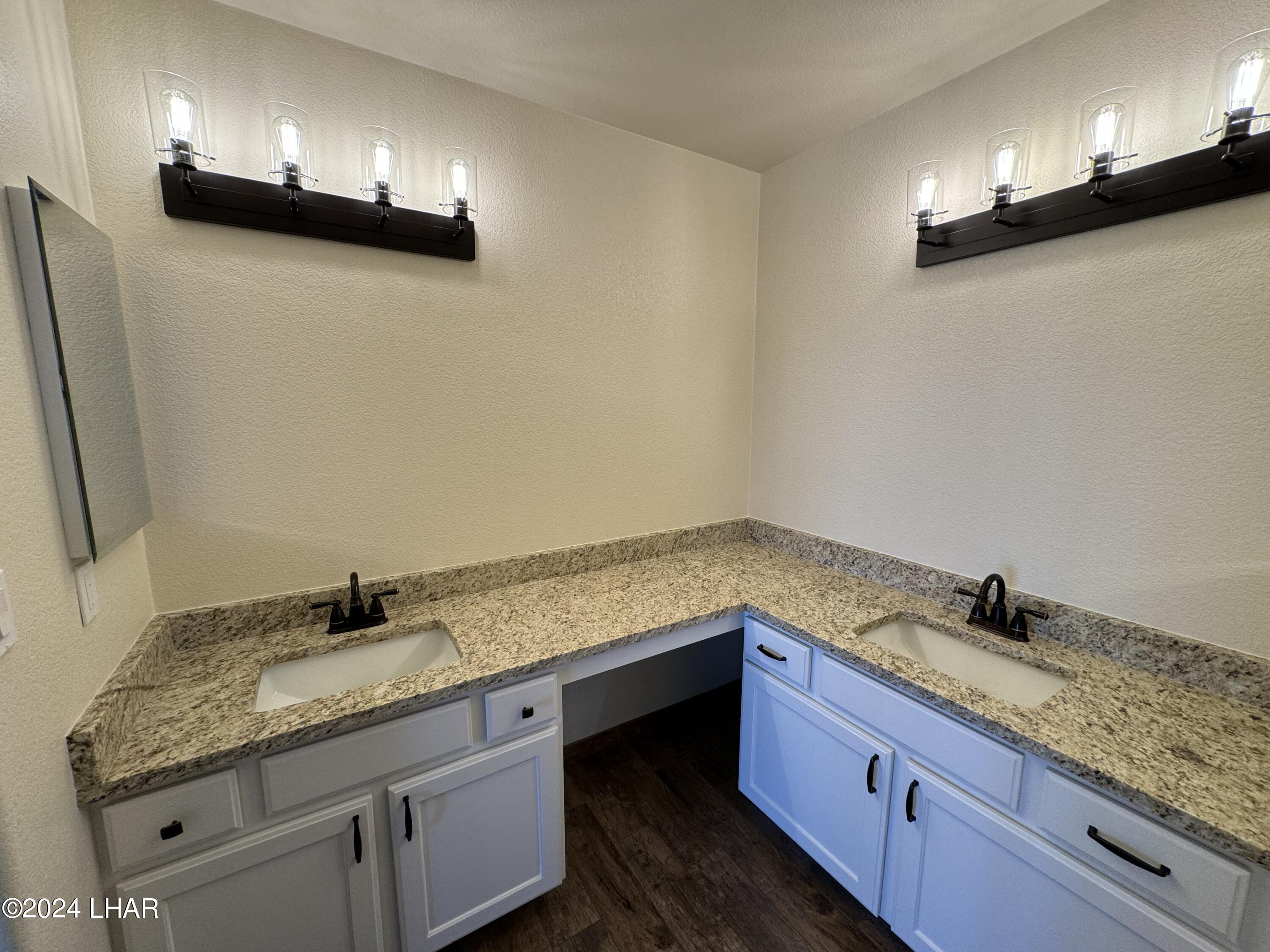 2816 Hidden Valley Dr