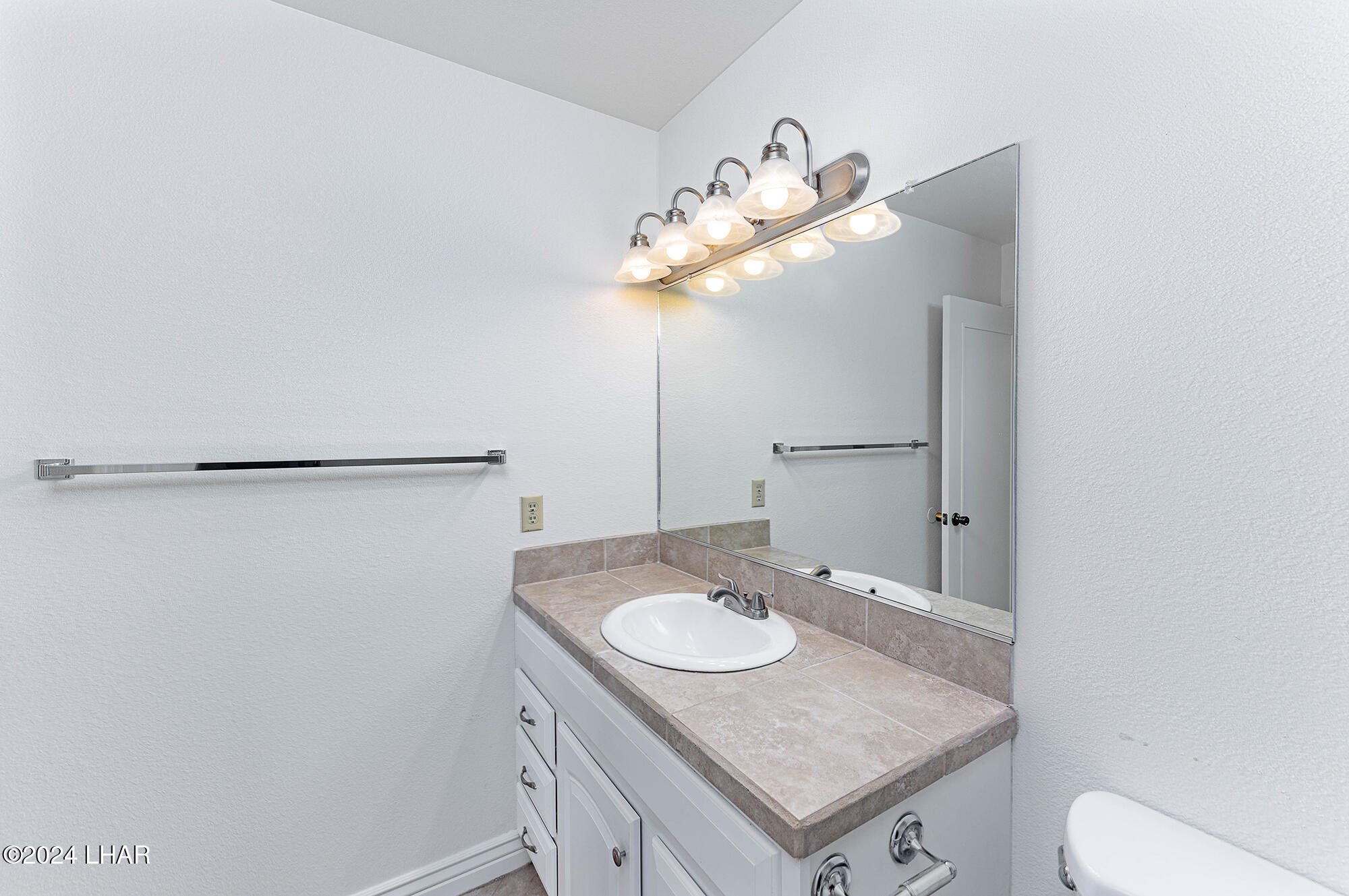 3132 Silversmith Dr