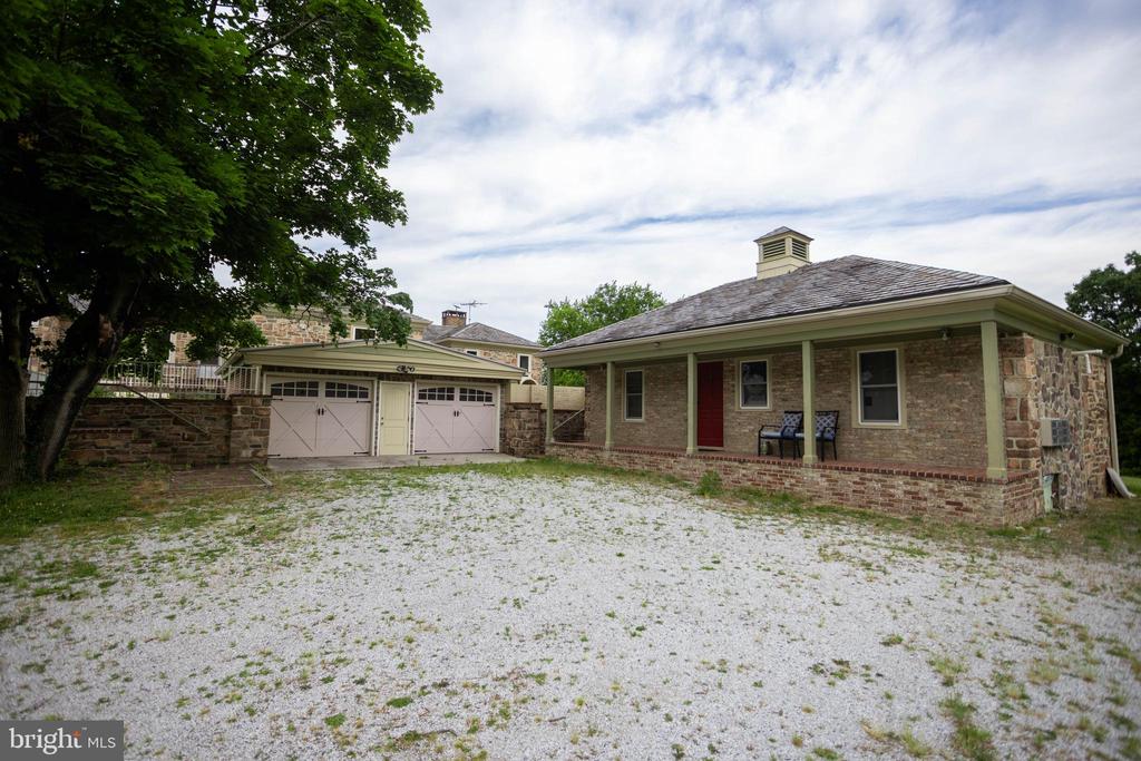 1207 FLOHRS CHURCH ROAD