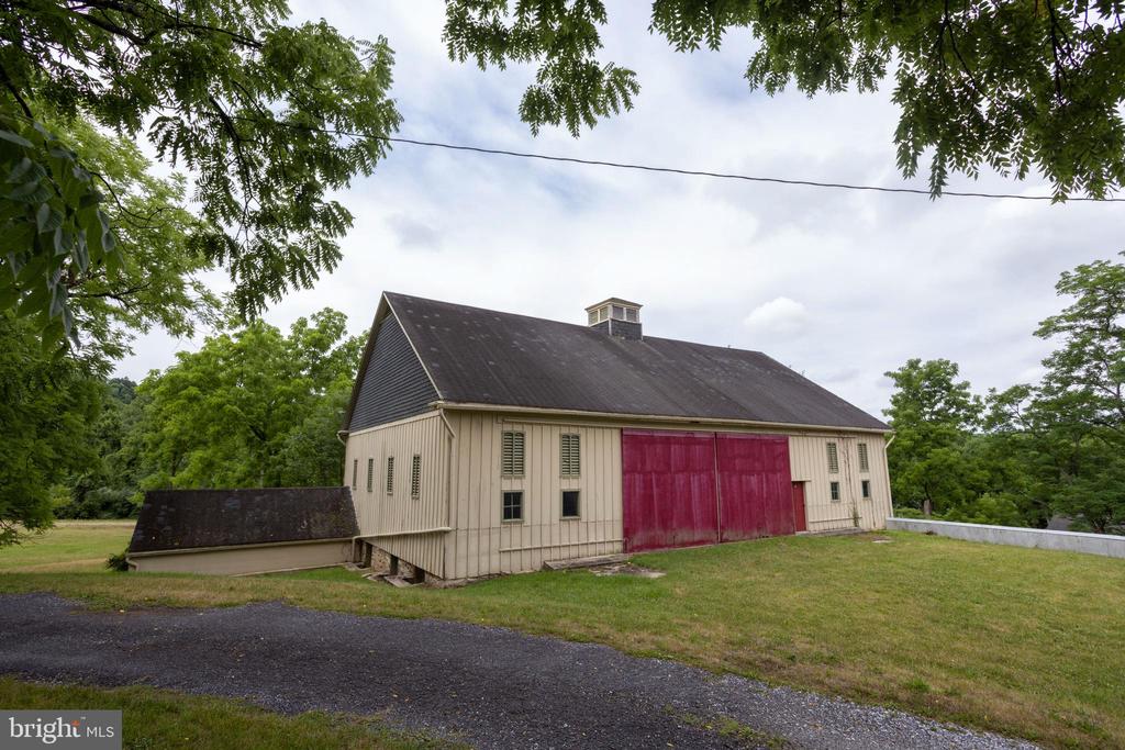 1207 FLOHRS CHURCH ROAD