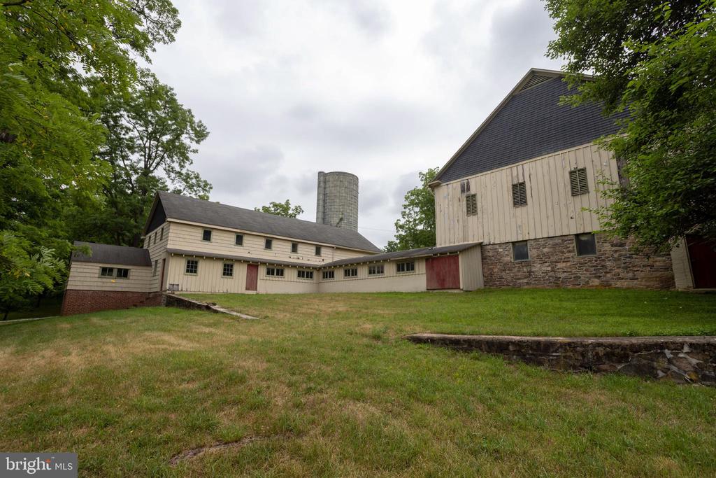 1207 FLOHRS CHURCH ROAD