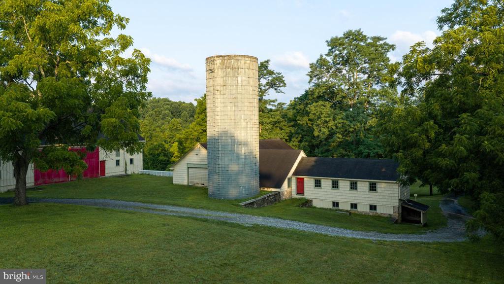 1207 FLOHRS CHURCH ROAD