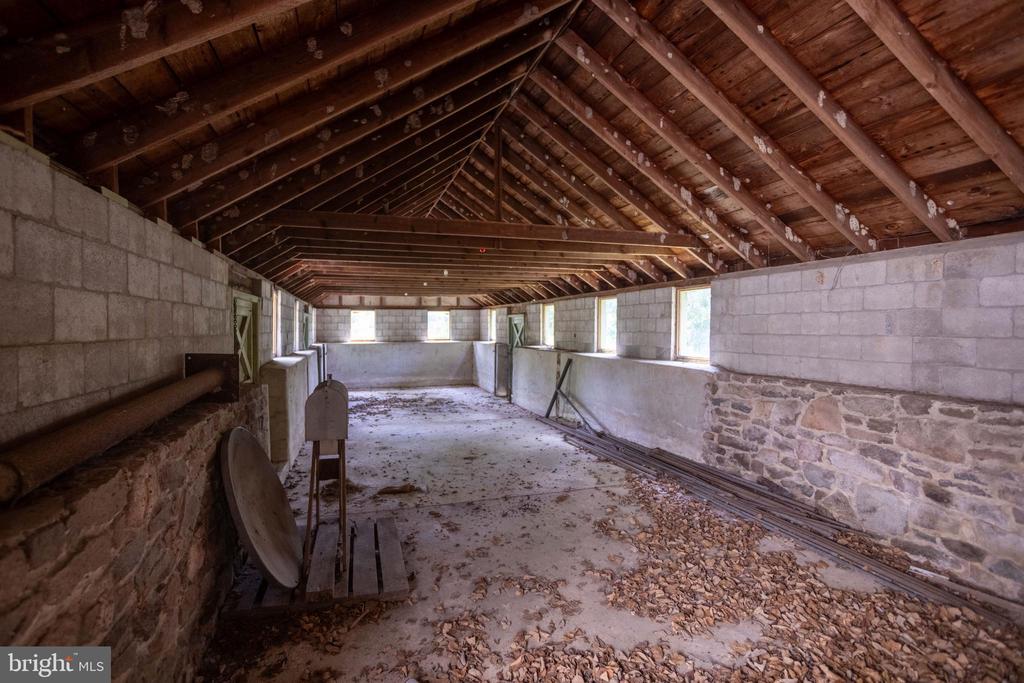 1207 FLOHRS CHURCH ROAD