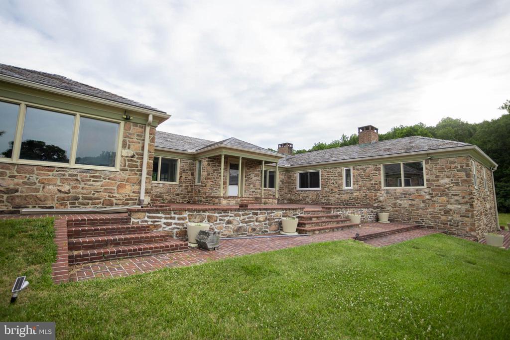 1207 FLOHRS CHURCH ROAD