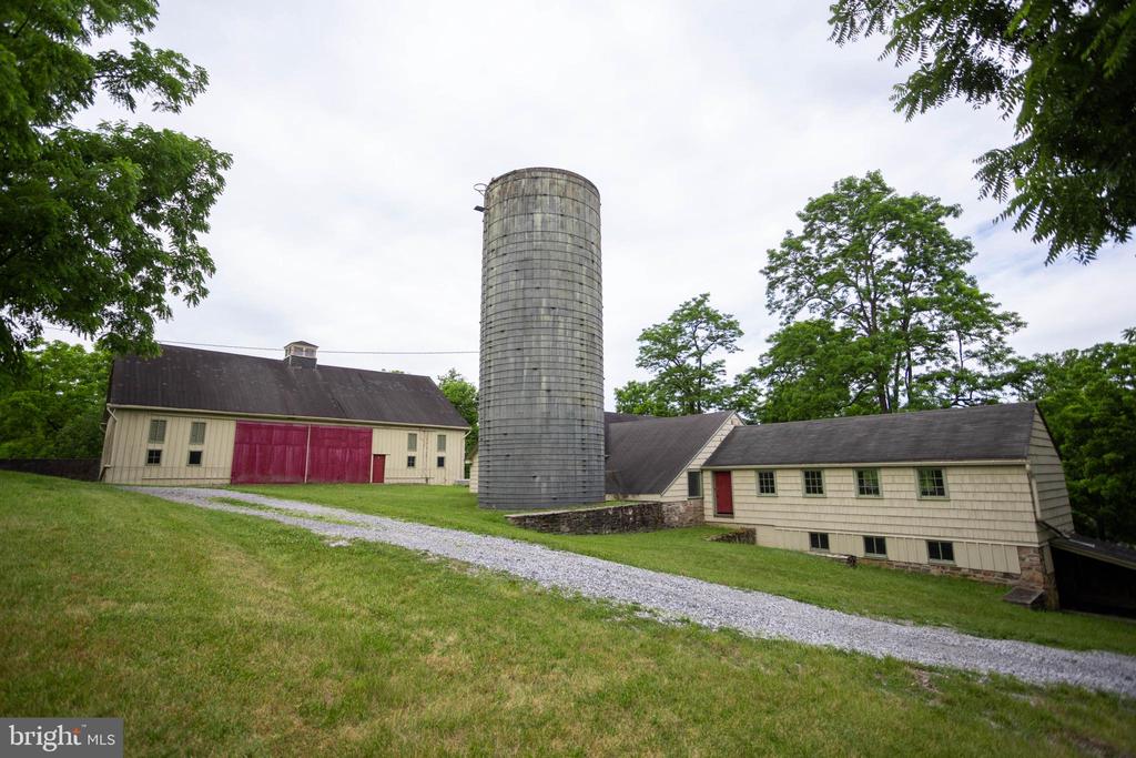 1207 FLOHRS CHURCH ROAD