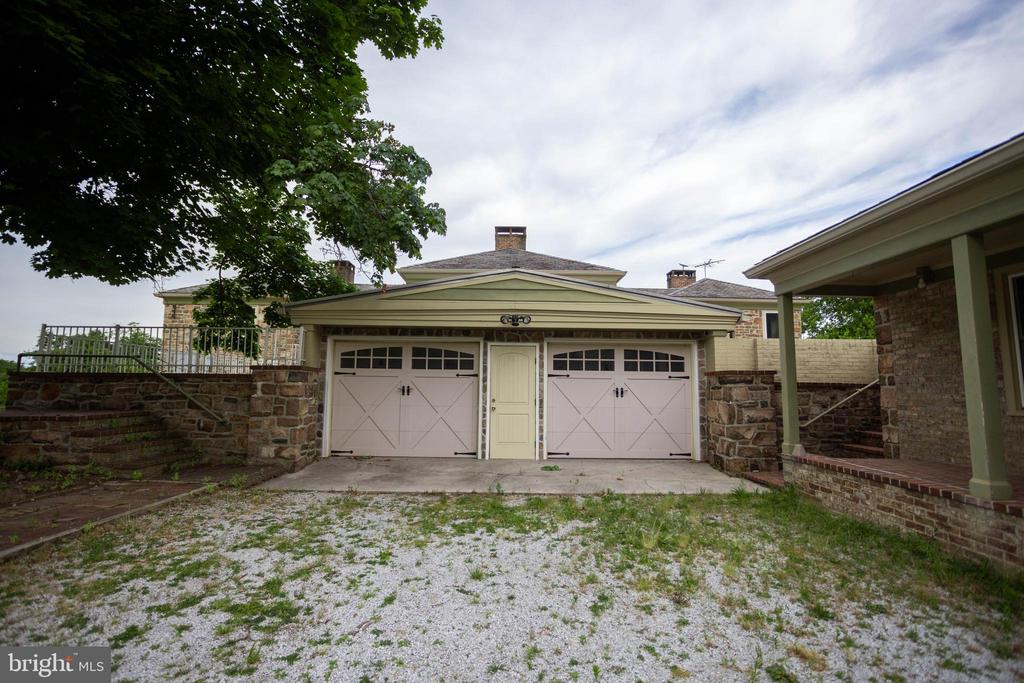1207 FLOHRS CHURCH ROAD