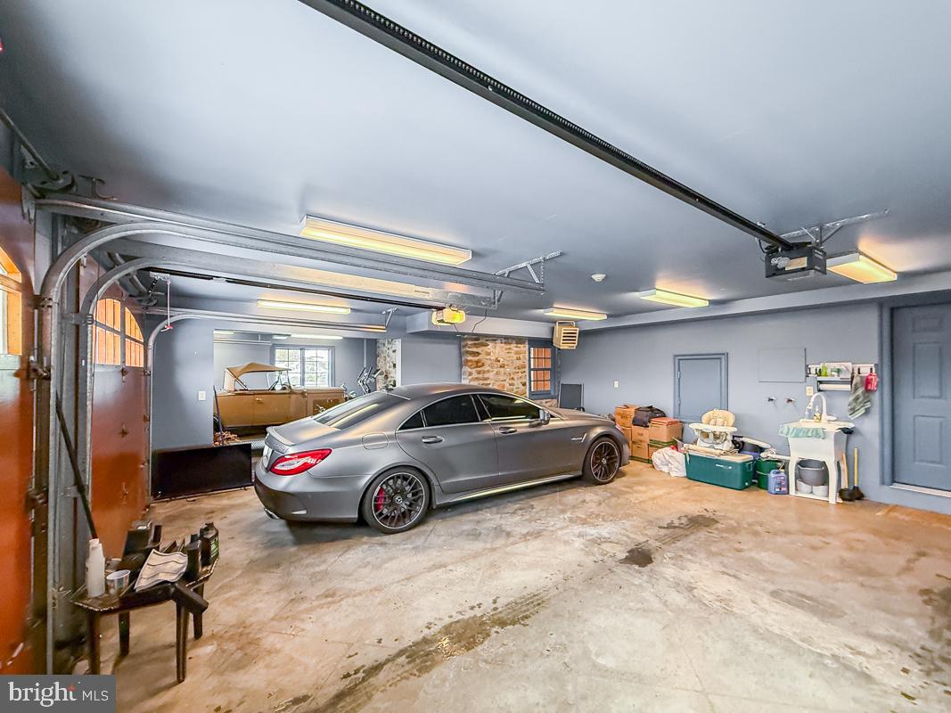 836 MEMORIAL HIGHWAY