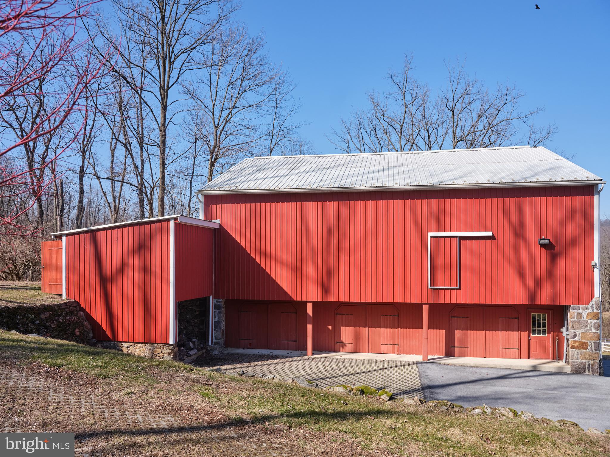 836 MEMORIAL HIGHWAY