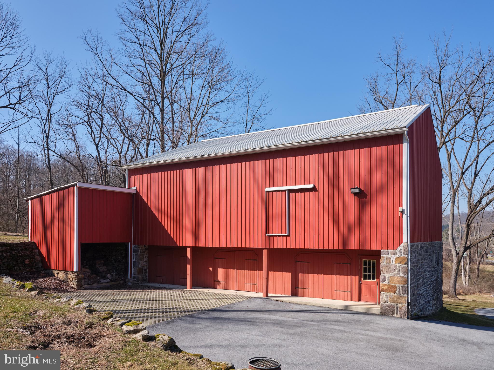 836 MEMORIAL HIGHWAY