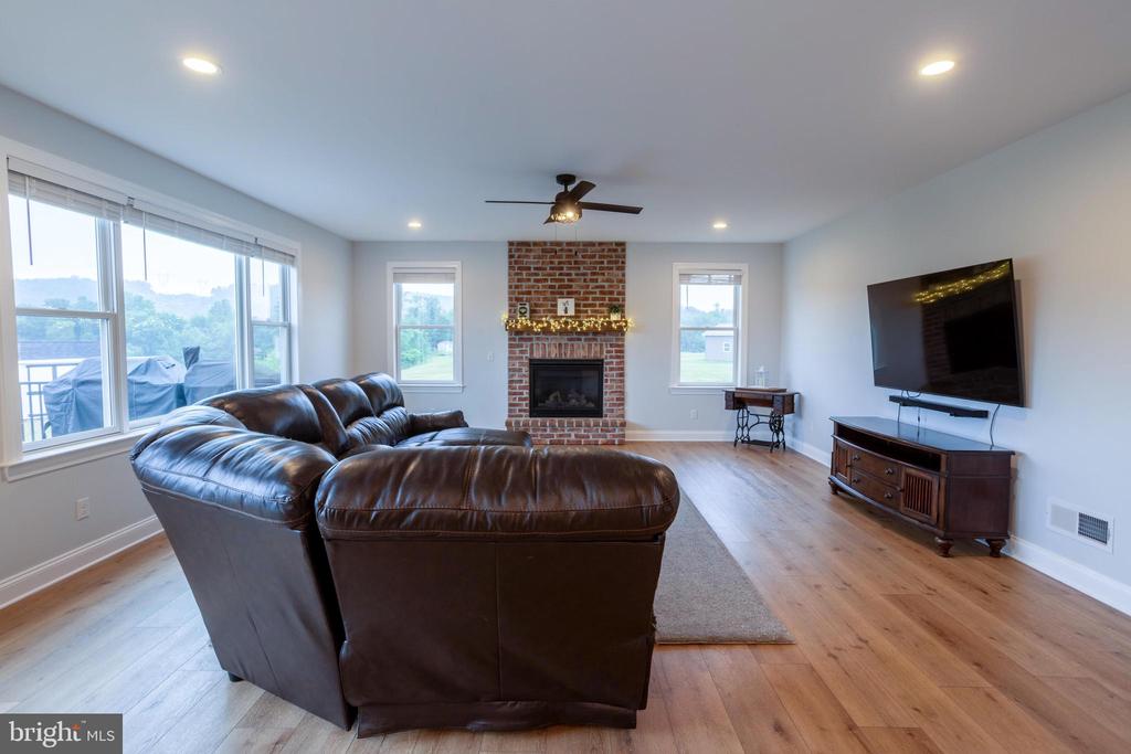 50 BELLA TERRA DRIVE