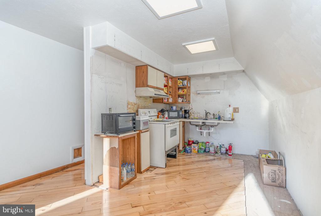 105 WILLOW ROAD