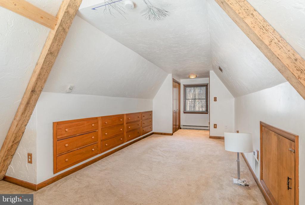 105 WILLOW ROAD
