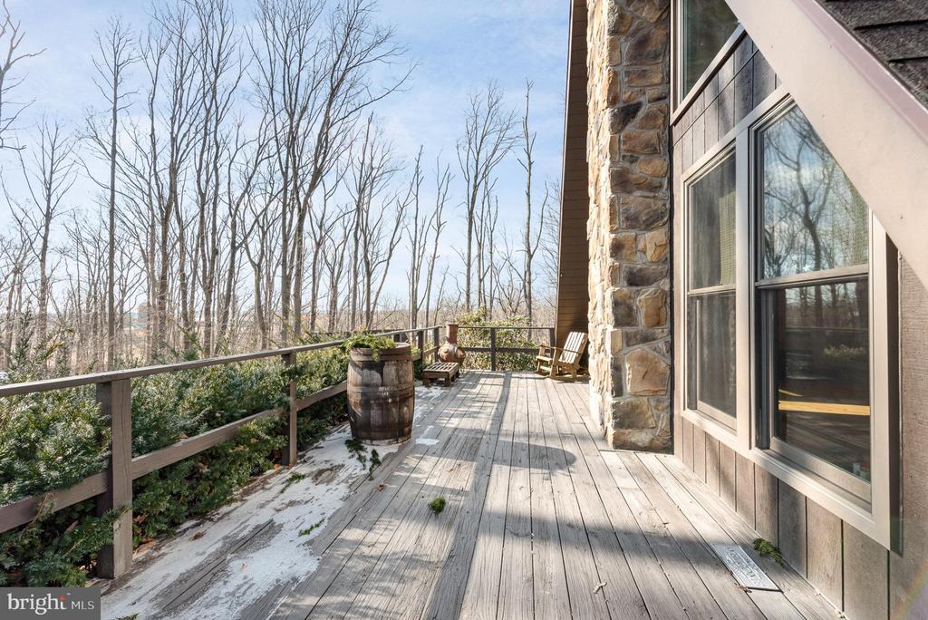 105 WILLOW ROAD