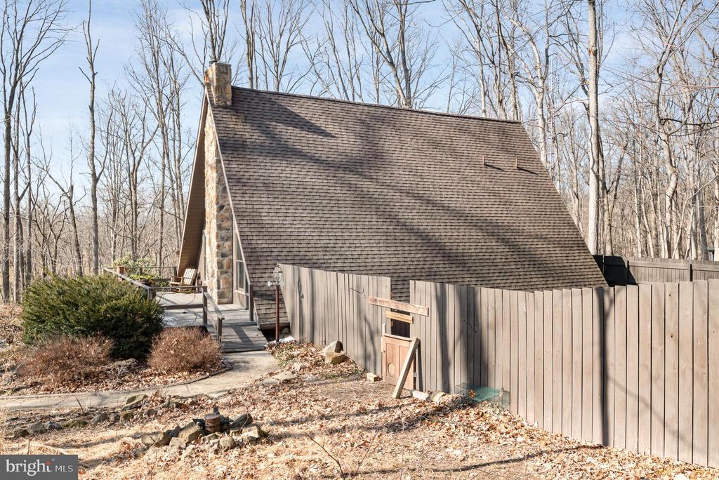 105 WILLOW ROAD