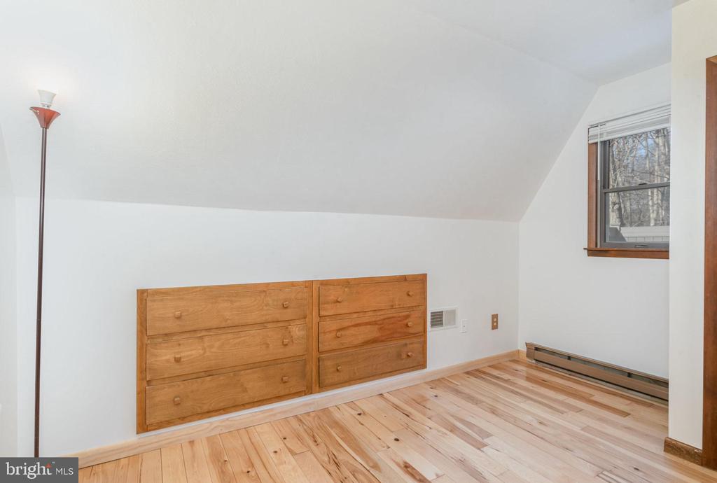 105 WILLOW ROAD