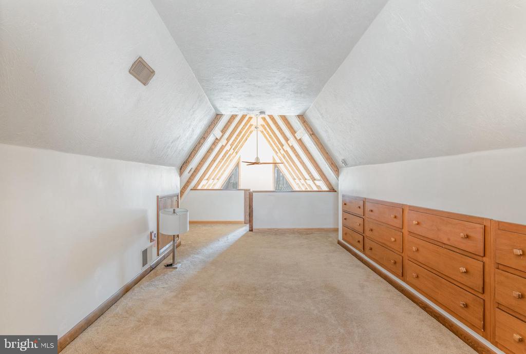 105 WILLOW ROAD