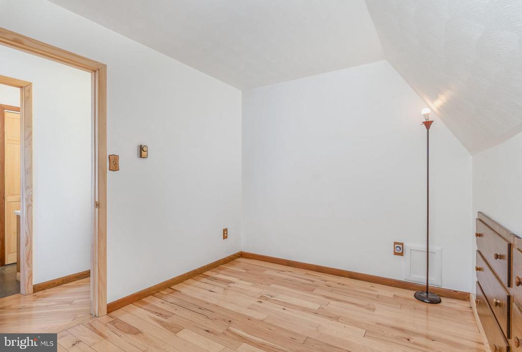 105 WILLOW ROAD