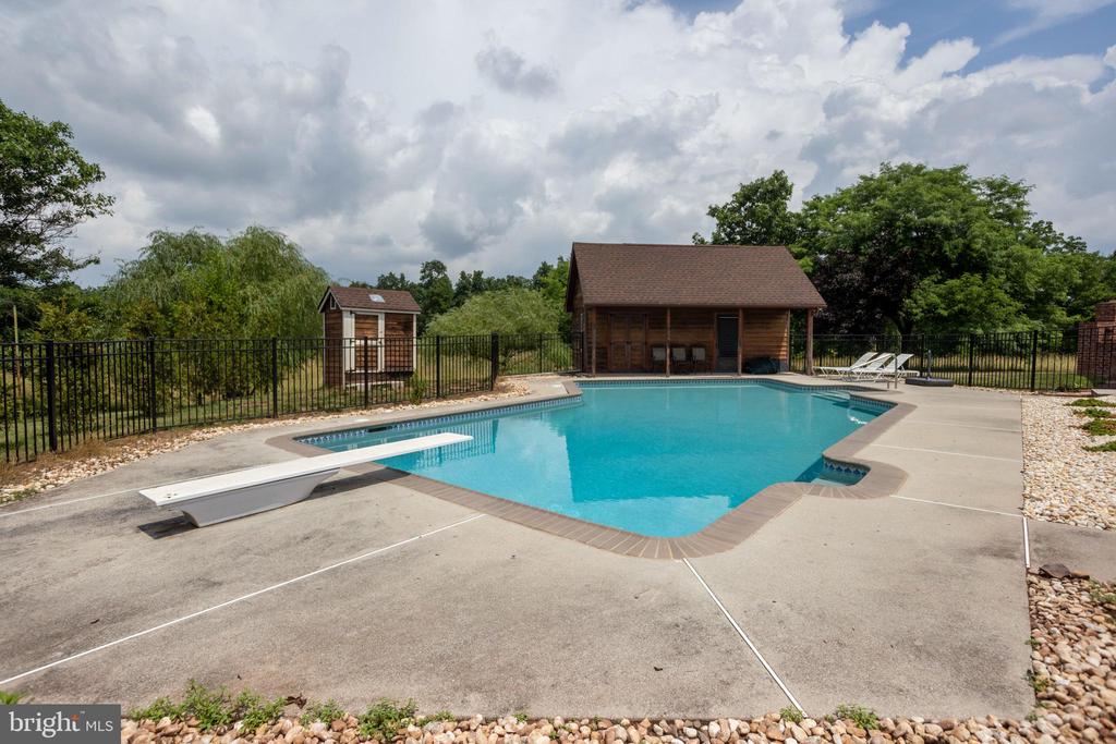 38 HOFFMAN ROAD