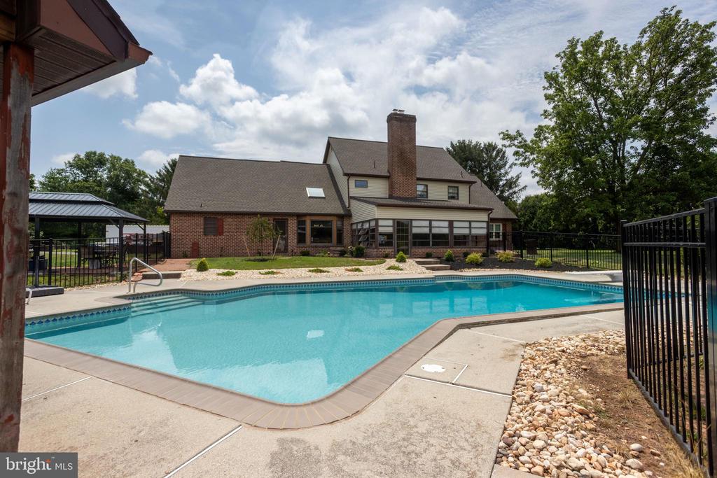 38 HOFFMAN ROAD