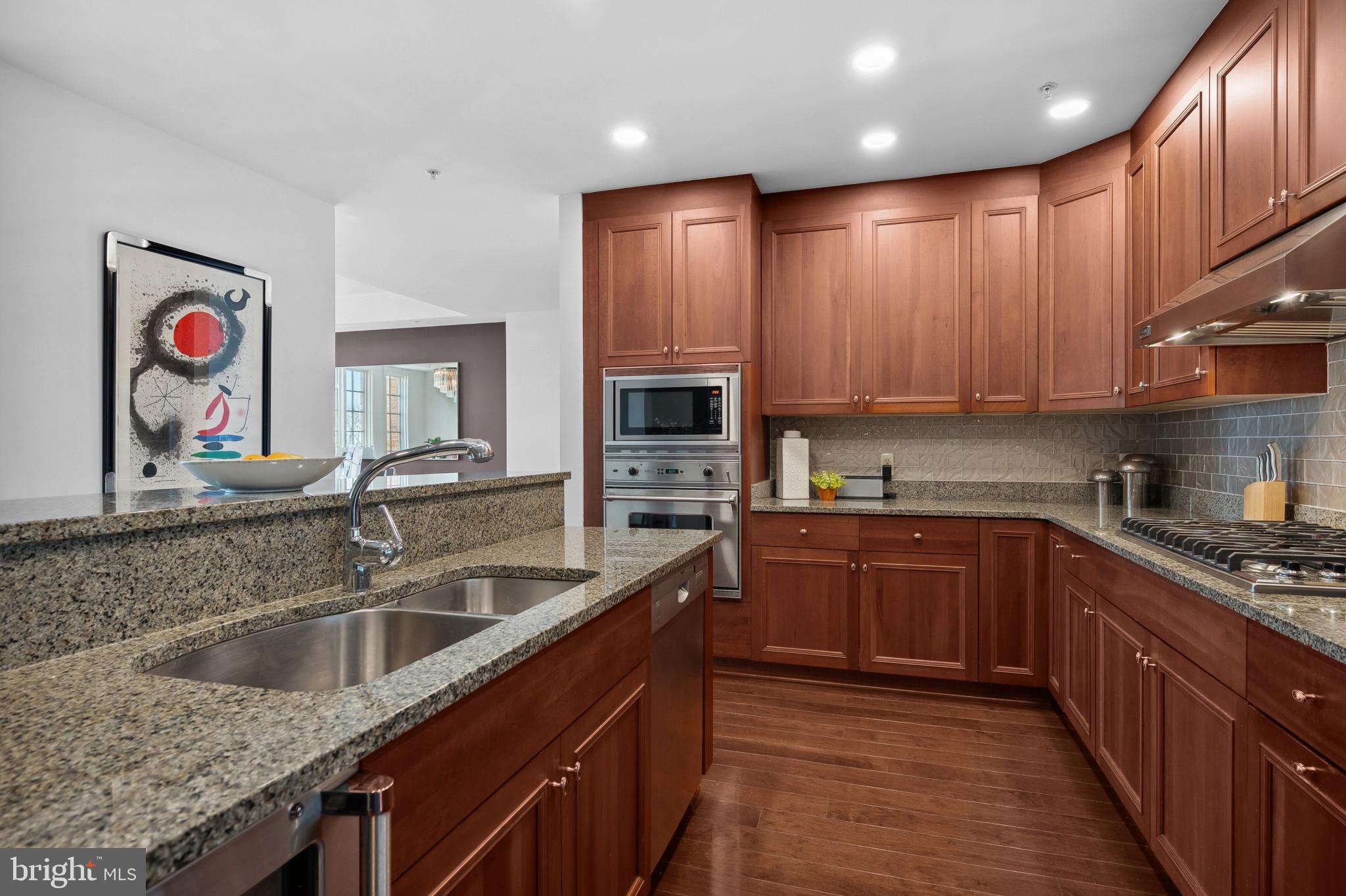 2501 Wisconsin Ave NW #404