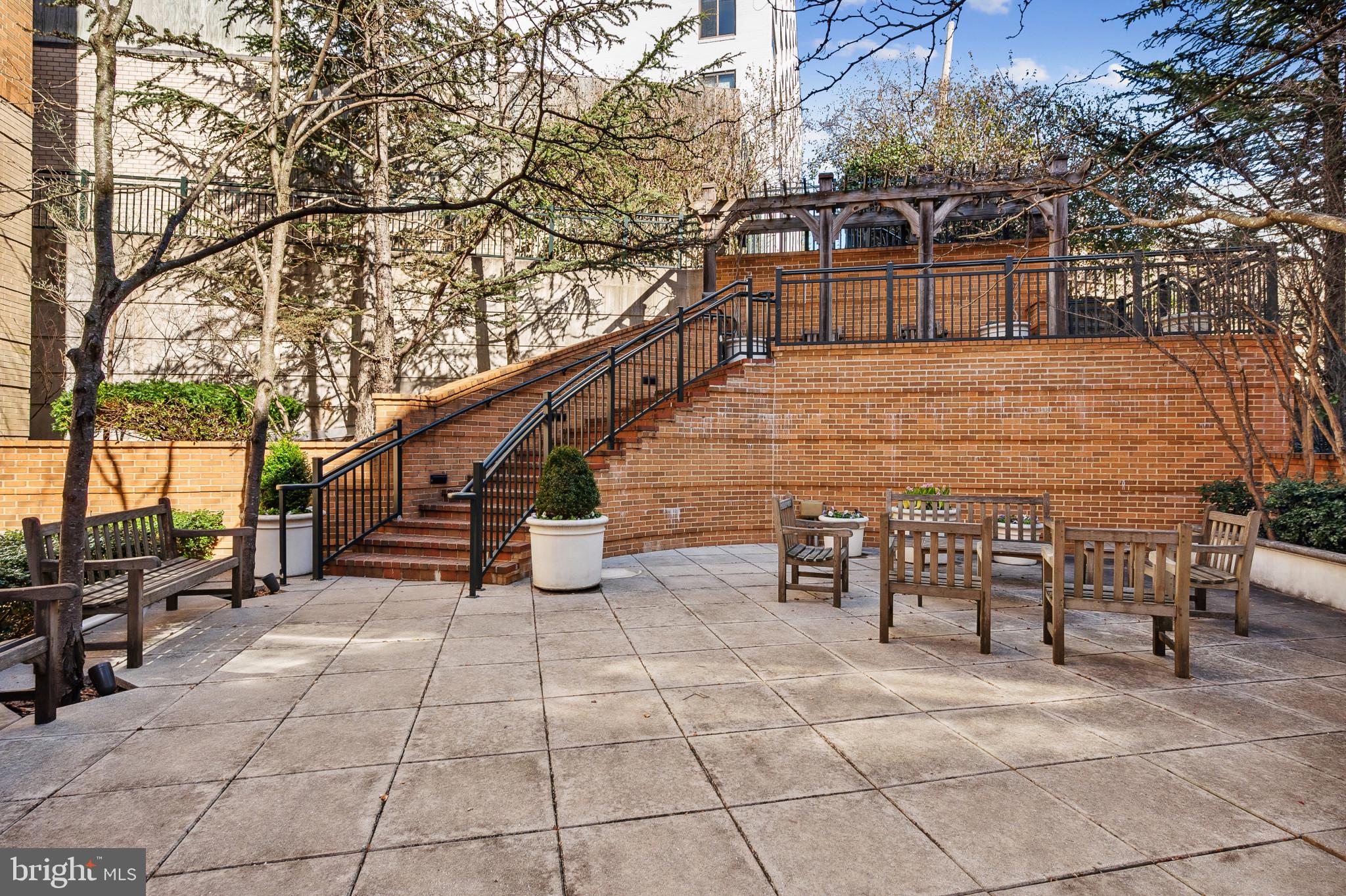 2501 Wisconsin Ave NW #404