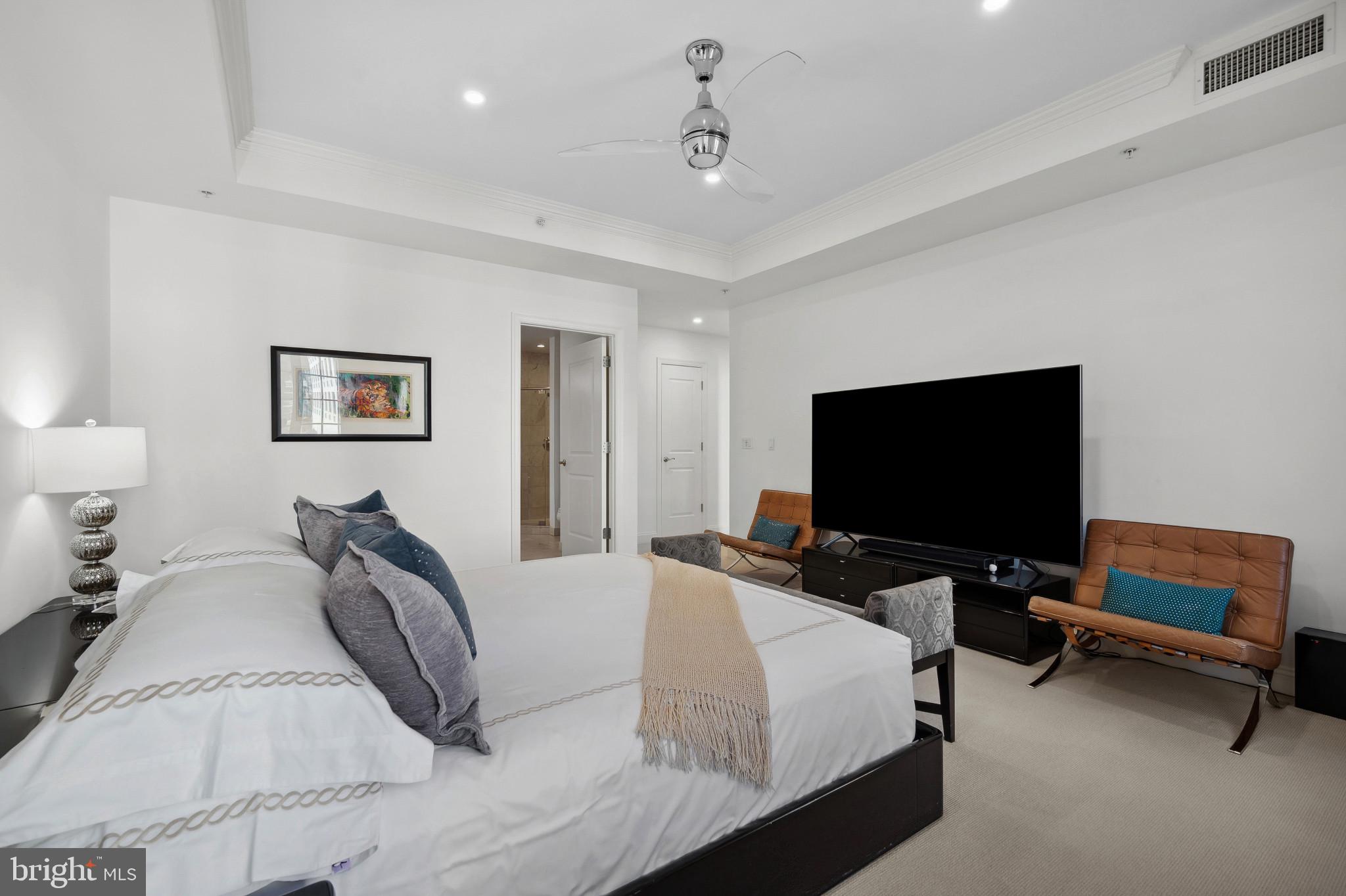 2501 Wisconsin Ave NW #404