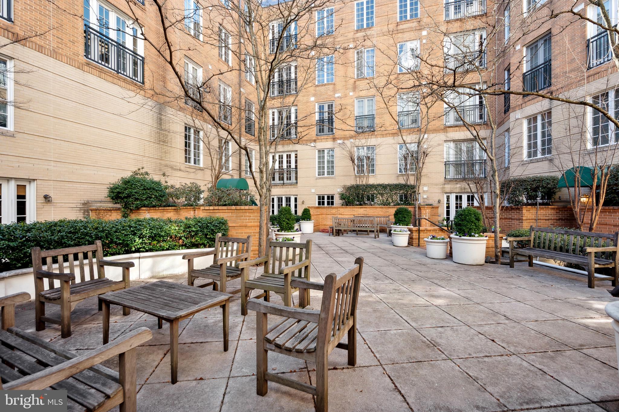 2501 Wisconsin Ave NW #404