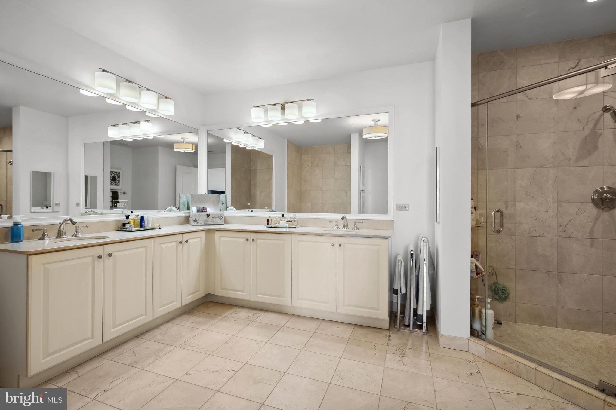 2501 Wisconsin Ave NW #404