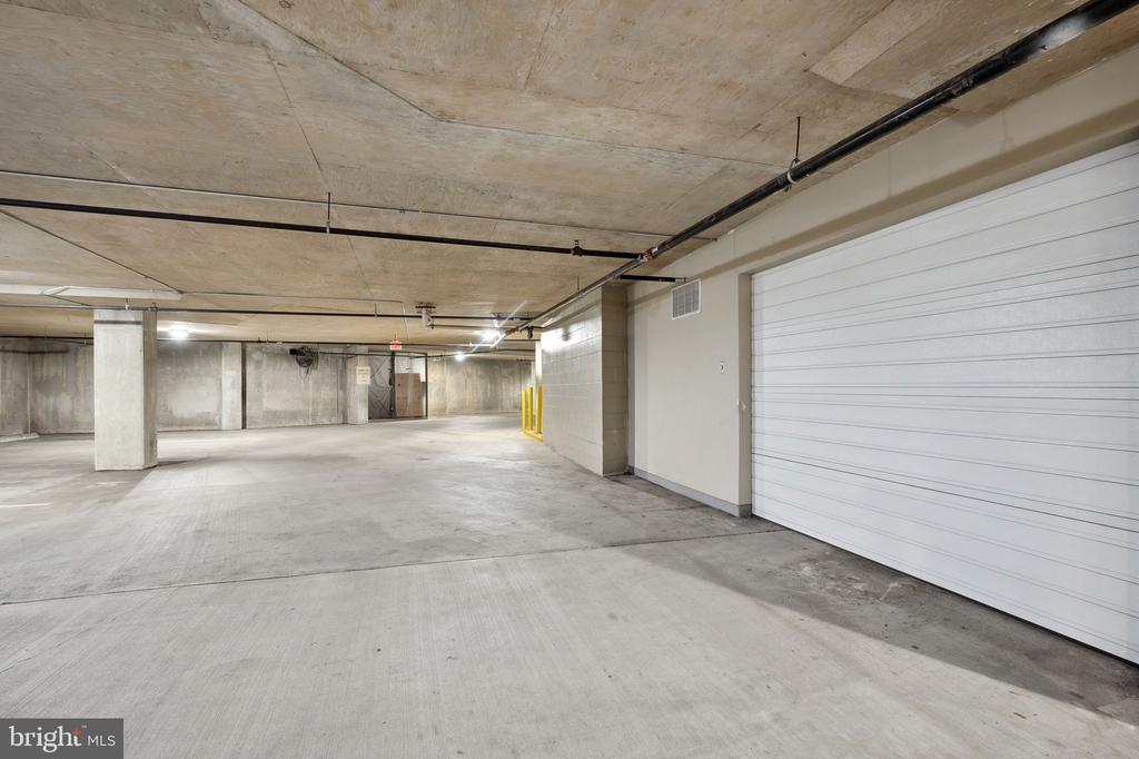 2501 Wisconsin Ave NW #404