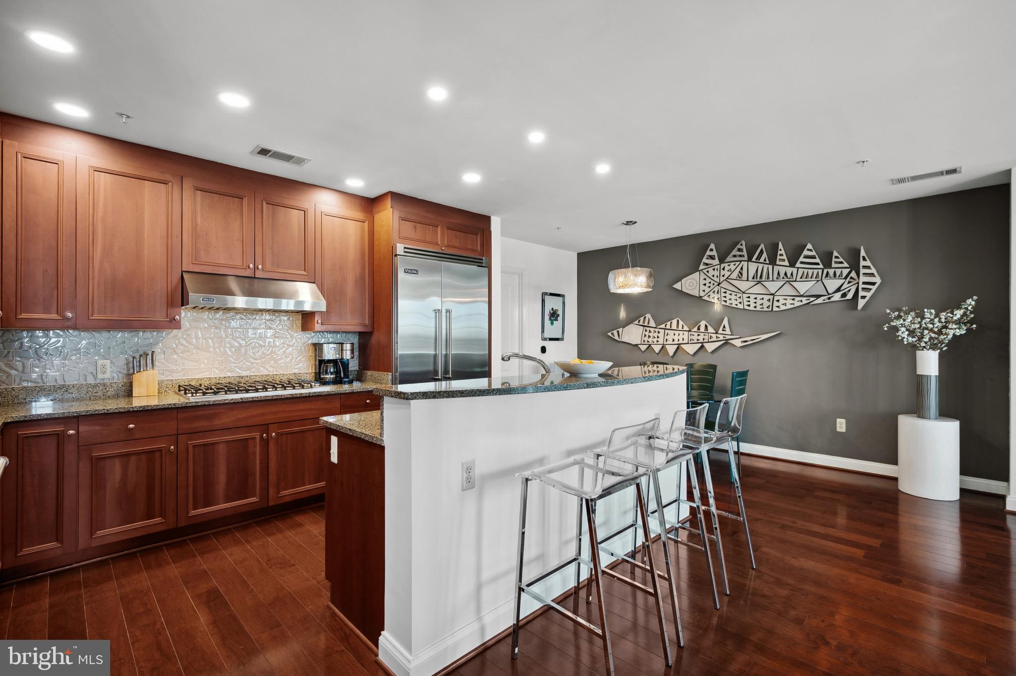 2501 Wisconsin Ave NW #404
